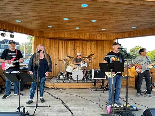 Tailspin band live on stage.
